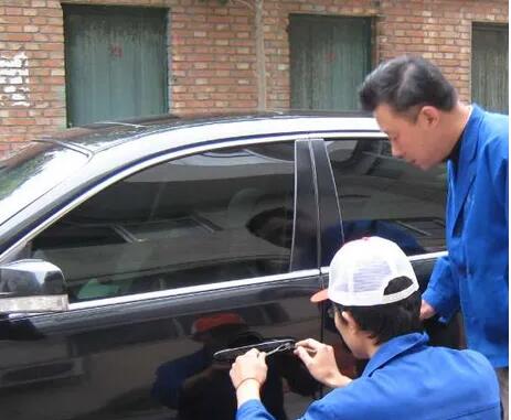 汽车开锁电话-汽车开锁公司-汽车开锁上门师傅电话